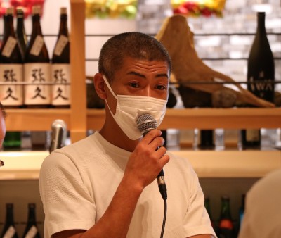黒崎　康滋 氏